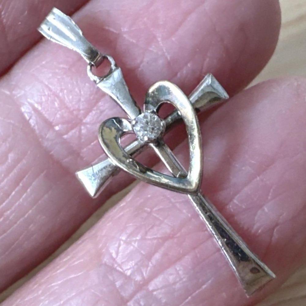 Vintage Cross Pendant Sterling Silver Heart White CZ 925 .8g 1 Inch Dainty